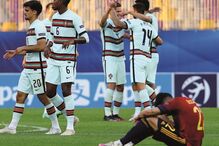 Jogadores da seleção portuguesa celebram o apuramento para a final do Europeu de sub-21