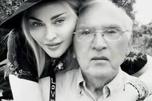Madonna e o pai no 90º aniversário