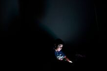 Dispositivos eletrónicos no quarto prejudicam sono e saúde das crianças