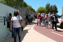 Dezenas esperam por vacina contra Covid-19 em Queluz