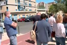 Dezenas esperam por vacina contra Covid-19 em Queluz