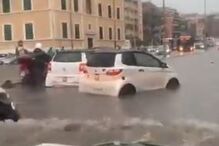 Forte tempestade em Roma inunda ruas 
