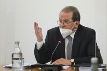 Vítor Constâncio na comissão parlamentar de inquérito a responder aos deputados   