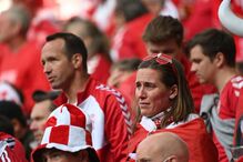 Eriksen cai inanimado no relvado durante jogo do Euro 