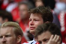 Eriksen cai inanimado no relvado durante jogo do Euro 