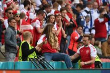 Sabrina é confortada pelos colegas de Eriksen