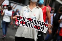 Protesto contra Bolsonaro junta uma centena de pessoas em Lisboa a gritar 