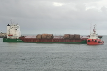 Deslizamento de carga de navio mercante à entrada da barra da Figueira da Foz