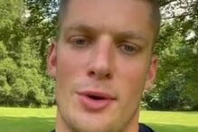 Carl Nassib, jogador de futebol americano da NFL 