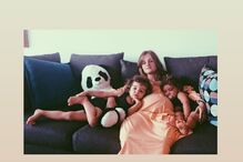 Carolina Deslandes e o filho Santiago