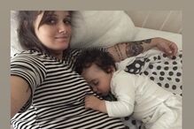 Carolina Deslandes e o filho Santiago