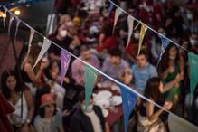 Balões, fogo de artifício e multidões num S. João diferente no Porto