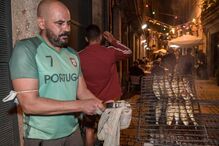 Balões, fogo de artifício e multidões num S. João diferente no Porto