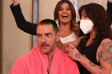 Cláudio Ramos pinta o cabelo pela seleção