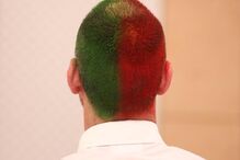 Cláudio Ramos pinta o cabelo pela seleção