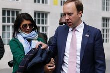 Matt Hancock com a assessora e amante Gina  Coladangelo