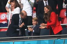 William, o príncipe George e Kate Middleton