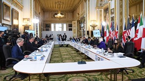 G7 compromete-se a proibir ou eliminar gradualmente importações de petróleo russo