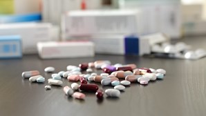 Agência Europeia está a avaliar medicamento para prevenção e tratamento da Covid-19