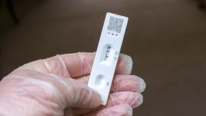 Farmácias já venderam mais de um milhão de testes rápidos à Covid-19