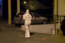 Polícia Judiciária recolheu indícios na casa da família, em Paio Pires, onde ocorreu o crime 