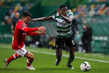 Nuno Mendes (à direita) foi uma das principais figuras da Liga portuguesa em 2020/21