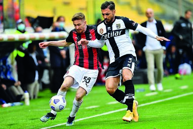 Pezzella (à direita) está próximo de reforçar o FC Porto