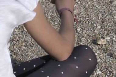 Mãe deixa companheiro abusar da filha menor para lhe satisfazer "fantasias sexuais"