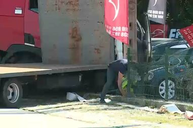 Três feridos em colisão entre dois camiões e carrinha na EN 101 em Vila Verde