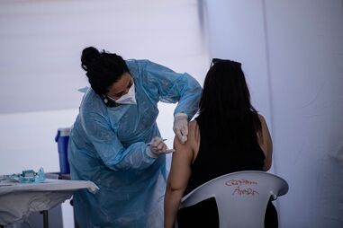 Vacinação contra a Covid-19 no Chile