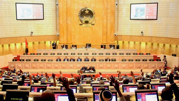 Parlamento angolano aprovou alterações à lei de imprensa sem consenso entre deputados