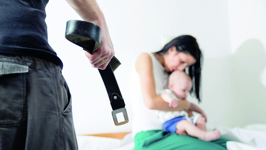 Homem agrediu e amedrontava a mulher com grande frequência. Passou a ameaçá-la de que matava a bebé se a relação não 