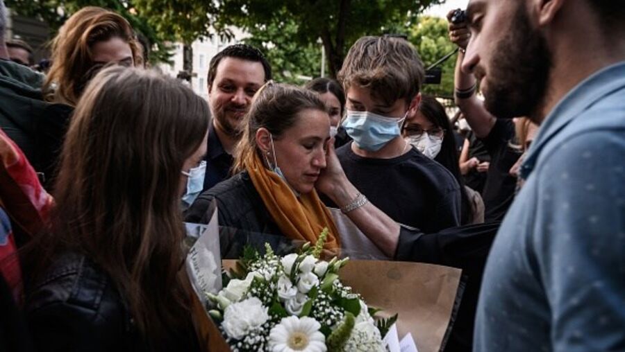 Fica em liberdade mulher que matou marido em França após anos de abusos