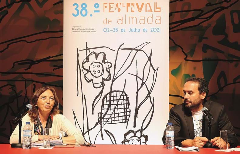 Inês de Medeiros, presidente da Câmara de Almada, e Rodrigo Francisco, diretor artístico, divulgaram programa do evento