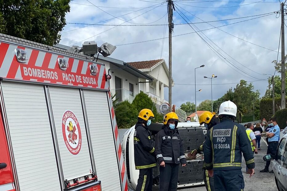Mulher ferida em capotamento de carro em Irivo, Penafiel