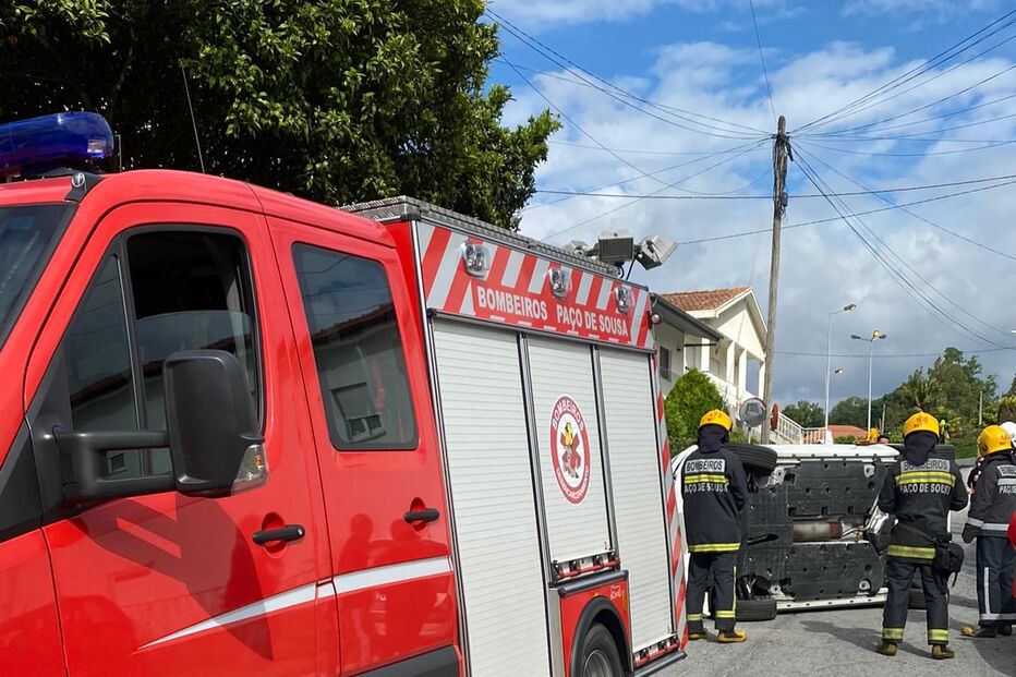 Mulher ferida em capotamento de carro em Irivo, Penafiel