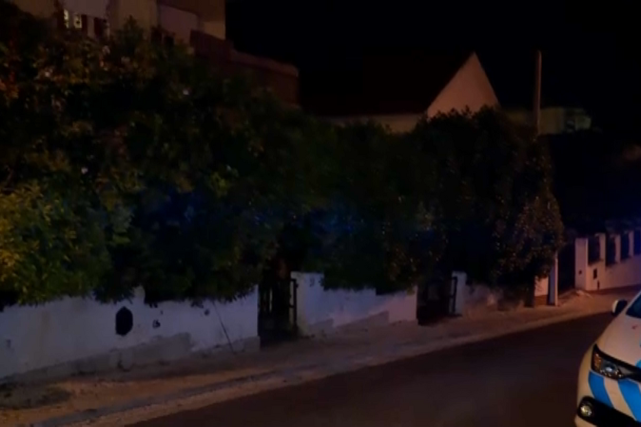 Homem assassinado com arma branca em Carcavelos 