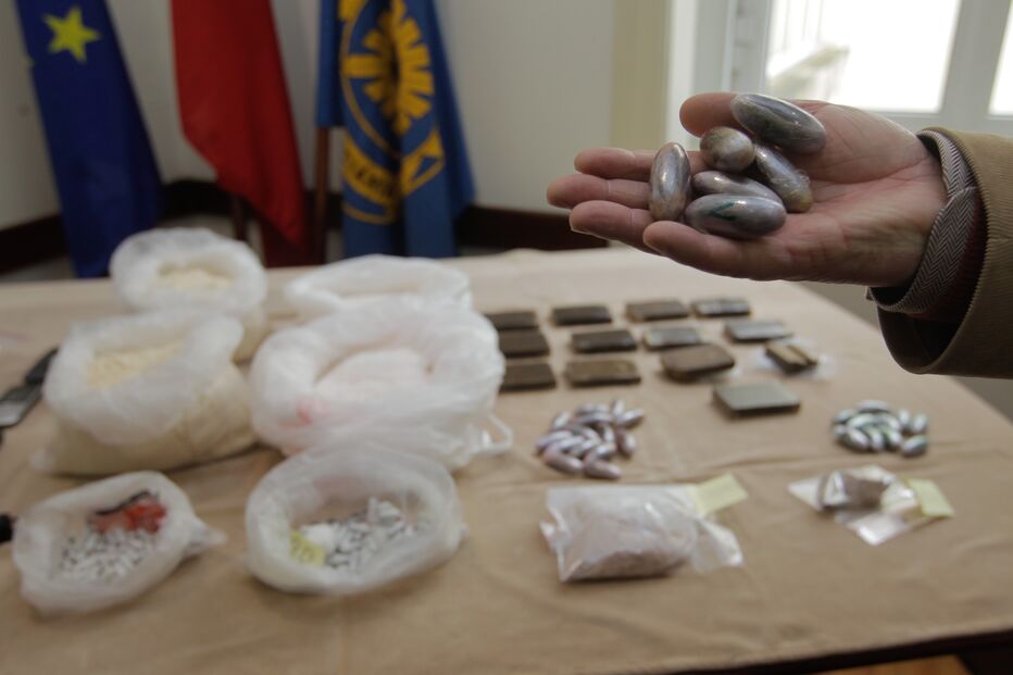 Traficantes engolem droga