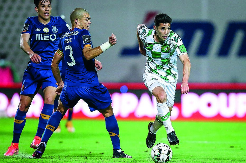 Filipe Soares em ação frente ao FCPorto, em jogo da época passada