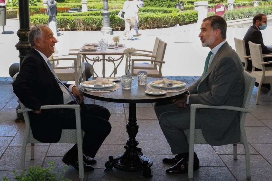 Marcelo Rebelo de Sousa com Rei de Espanha em Madrid antes de particular de futebol