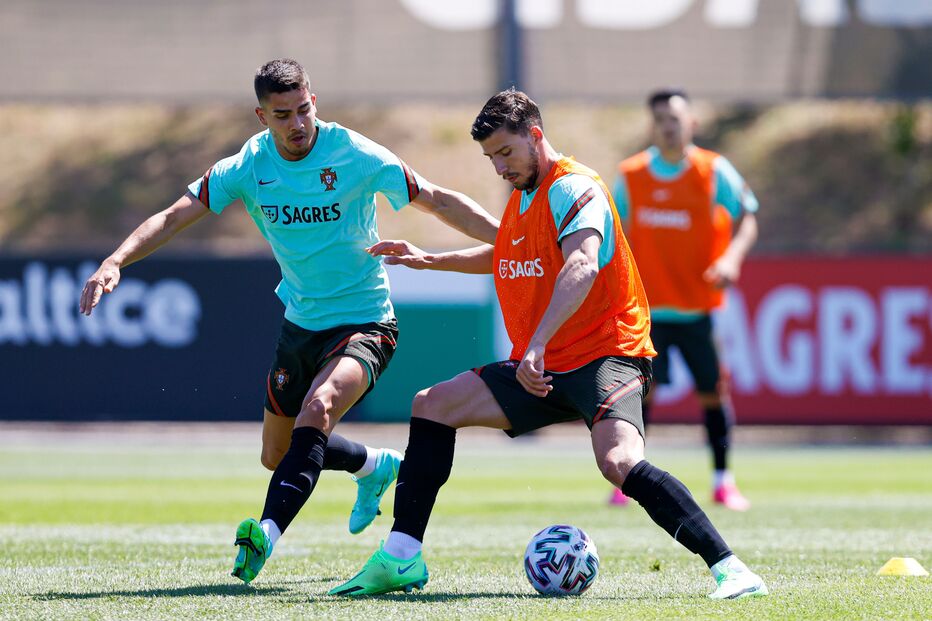 Rúben Dias fez o primeiro treino com a seleção nacional tendo em vista a participação no Europeu. João Cancelo e Bernardo Silva também se apresentaram