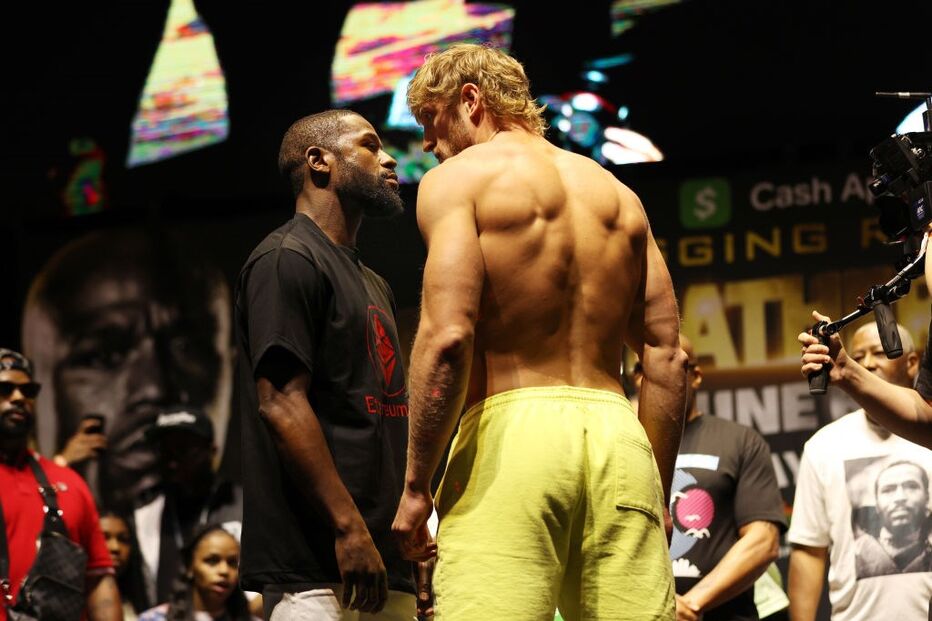 Mayweather e Logan Paul defrontam-se em combate de estrelas