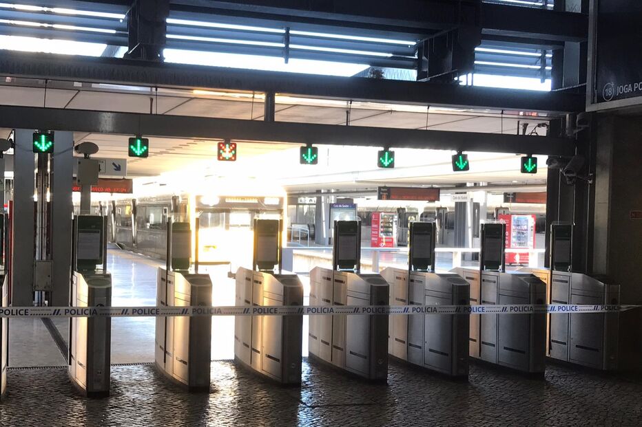 Comboios da CP no Cais do Sodré parados