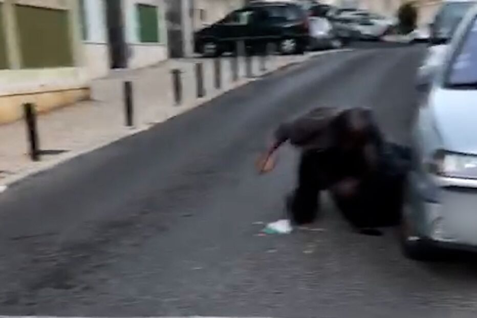 Homem agredido à pedrada na cabeça após danificar montra de bar em Sintra