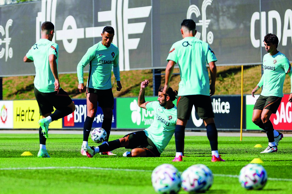 Maioria dos jogadores que treina às ordens de Fernando Santos está vacinada. Só os infetados há menos de seis meses ainda terão de aguardar    
