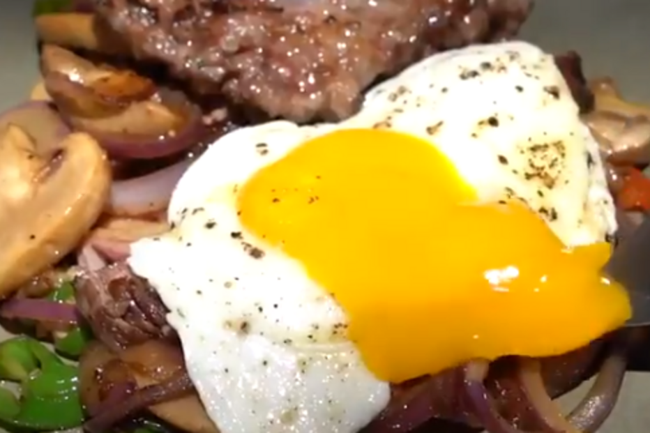 Carne de porco com ovos: Gordon Ramsay gera controvérsia ao cozinhar 