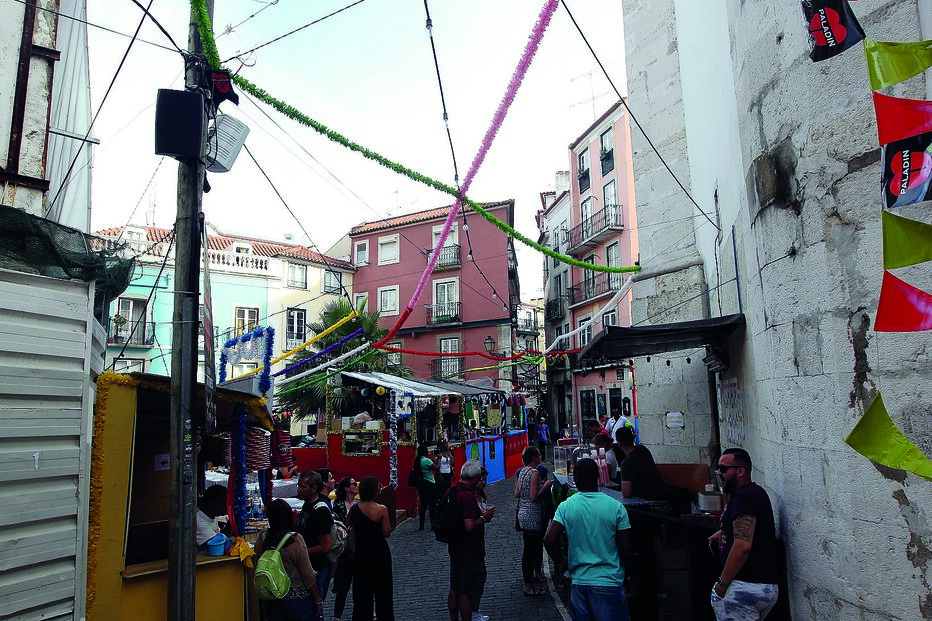 Os arraiais estão proibidos, mas vai haver controlo apertado nos bairros populares para evitar ajuntamentos  