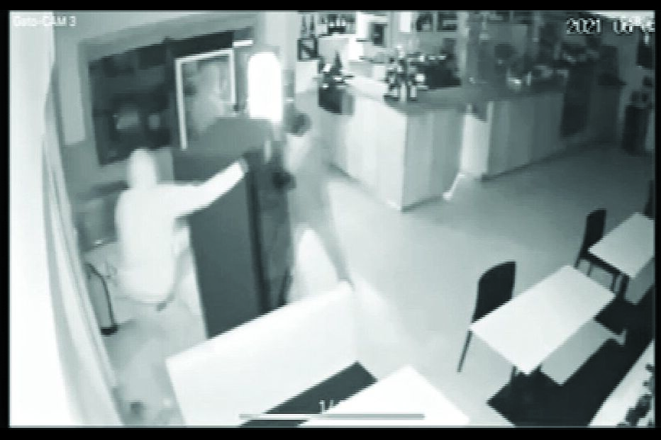 Quatro homens demoram pouco menos de dois minutos a assaltar café em Porto de Mós