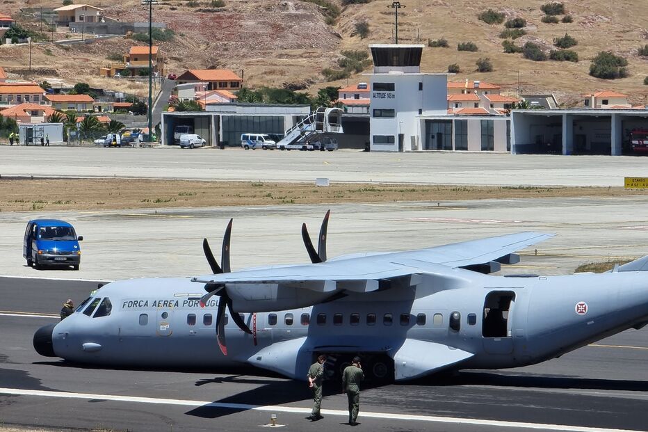 Incidente obriga avião da Força Aérea a aterrar de emergência sem trem no Porto Santo