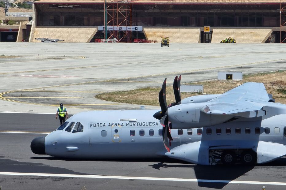 Incidente obriga avião da Força Aérea a aterrar de emergência sem trem no Porto Santo